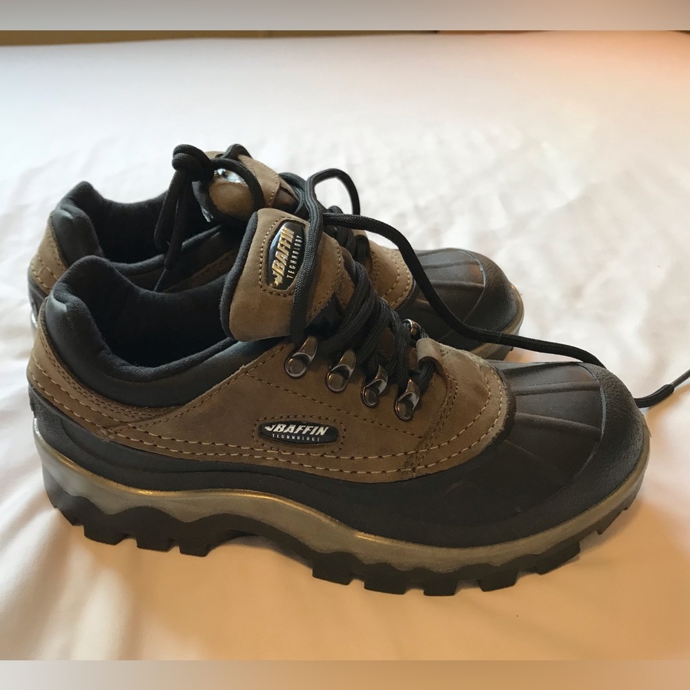 Baffin technologies hiking women's shoes size 6, clay color